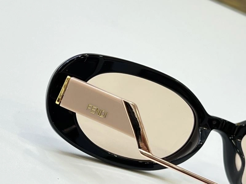 Fendi Sunglasses Trendsetting 279316