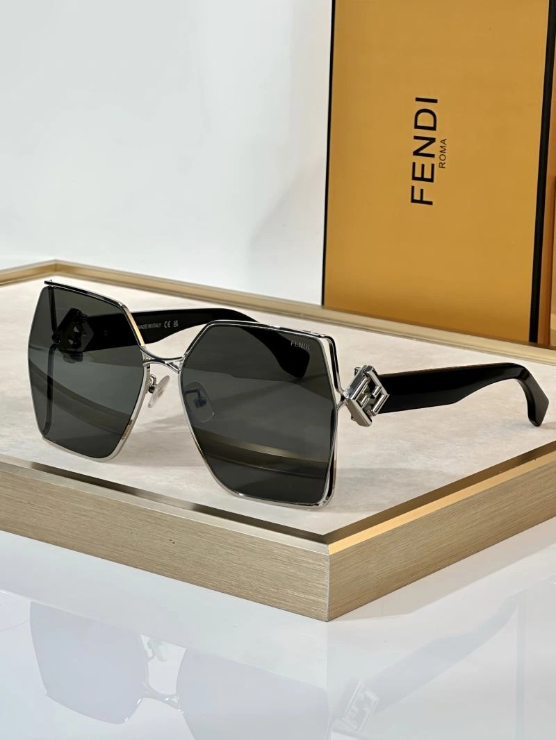 RelaxedFit Fendi Sunglasses 279307
