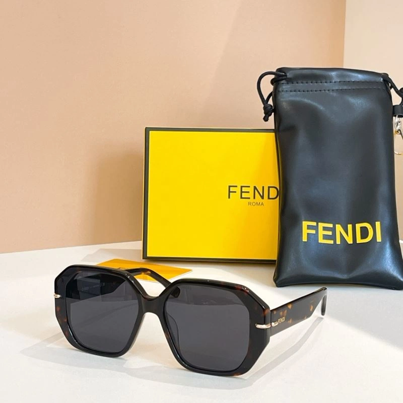 RelaxedFit Fendi Sunglasses 279304