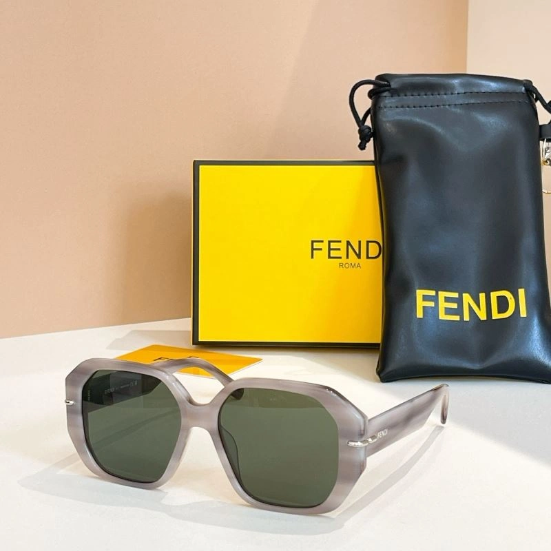 RelaxedFit Fendi Sunglasses 279304