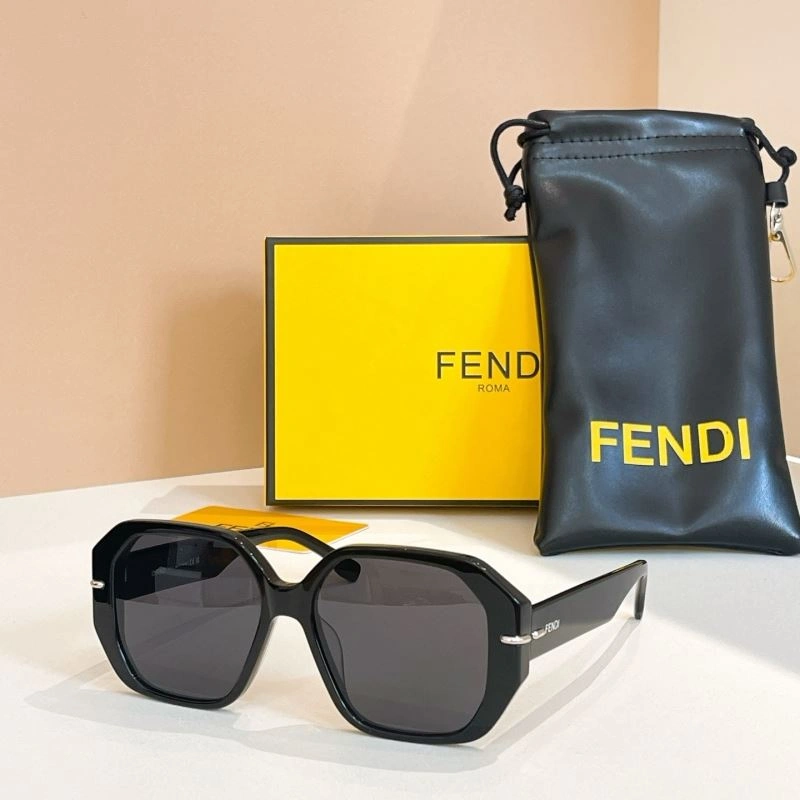 RelaxedFit Fendi Sunglasses 279304