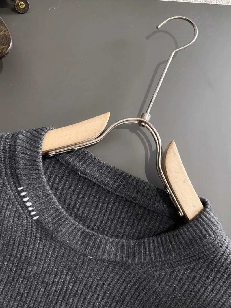 Bold Fendi Sweaters 123086