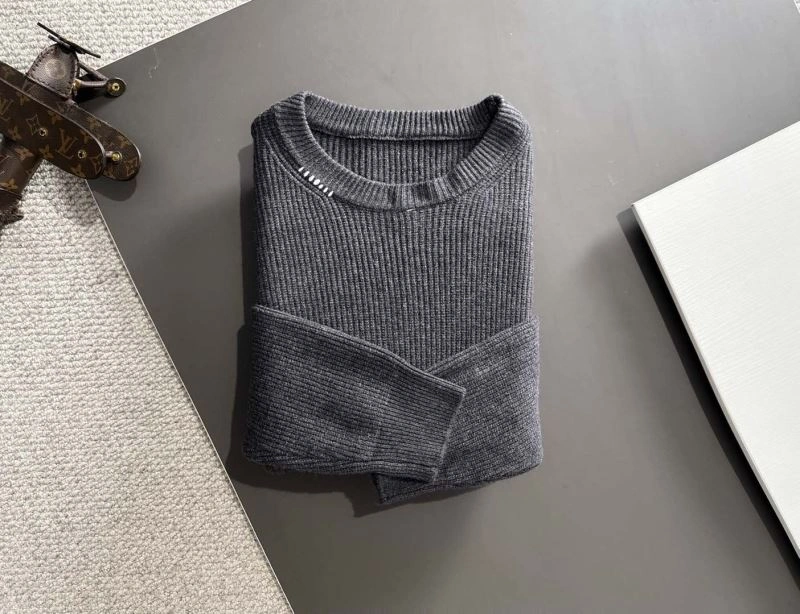 Bold Fendi Sweaters 123086