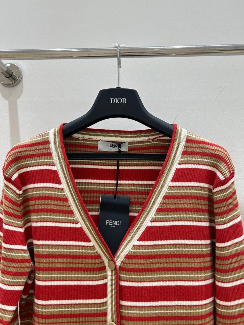 Snug Fendi Sweaters 120563