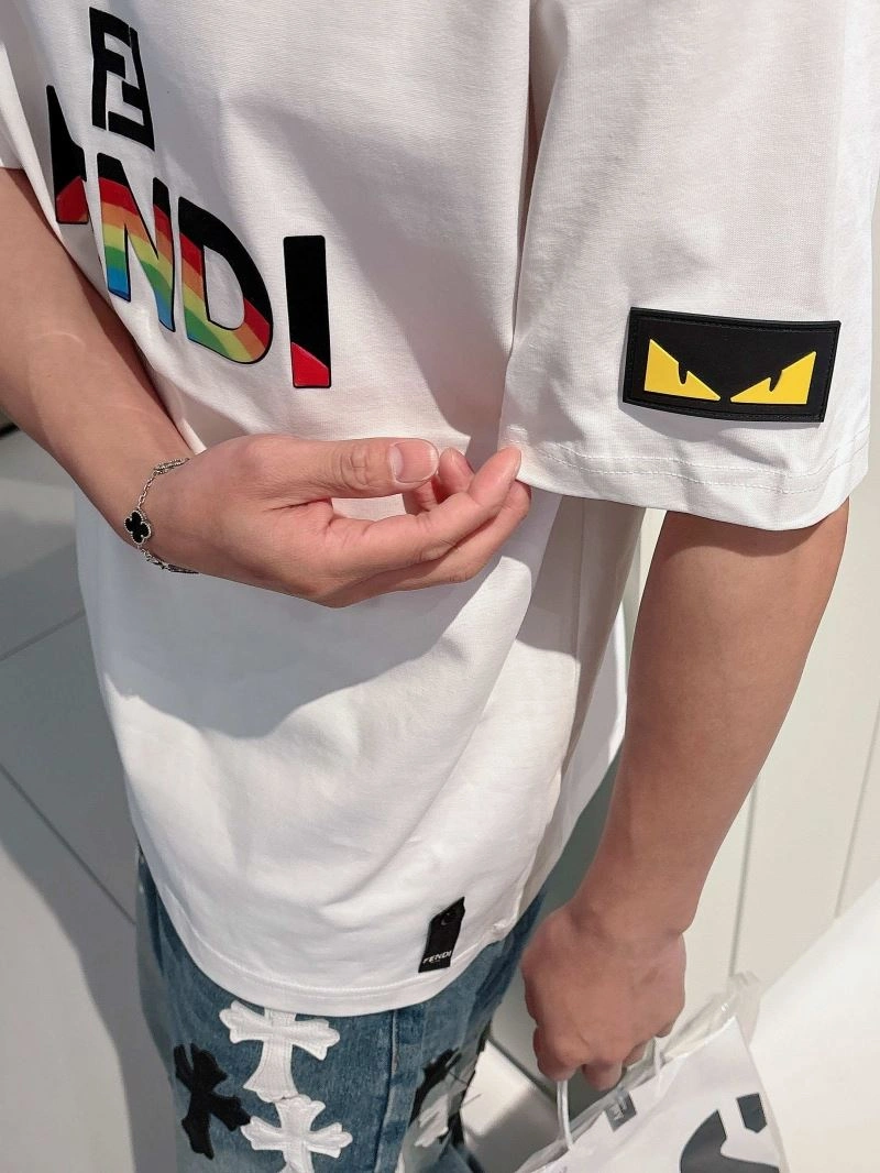 Fendi T-Shirts Resilient 123075