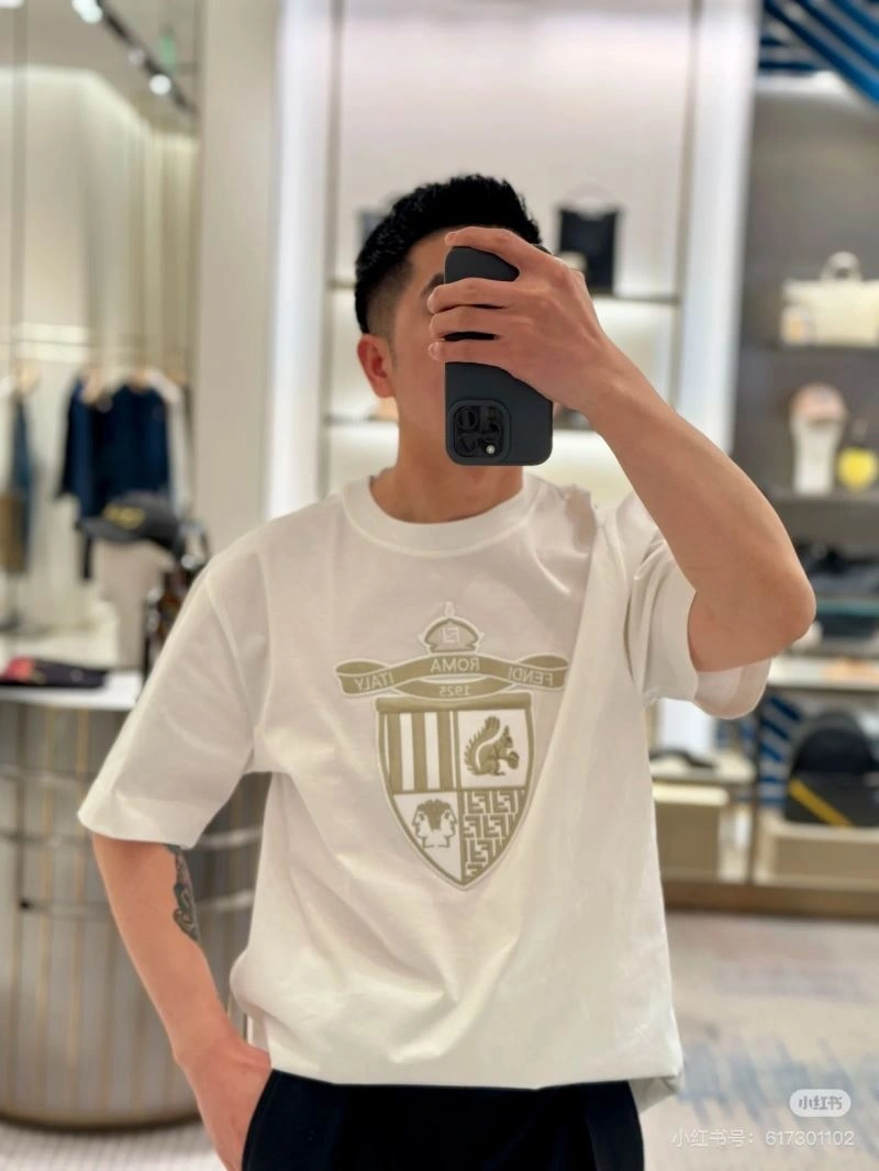Fendi T-Shirts Resilient 123004