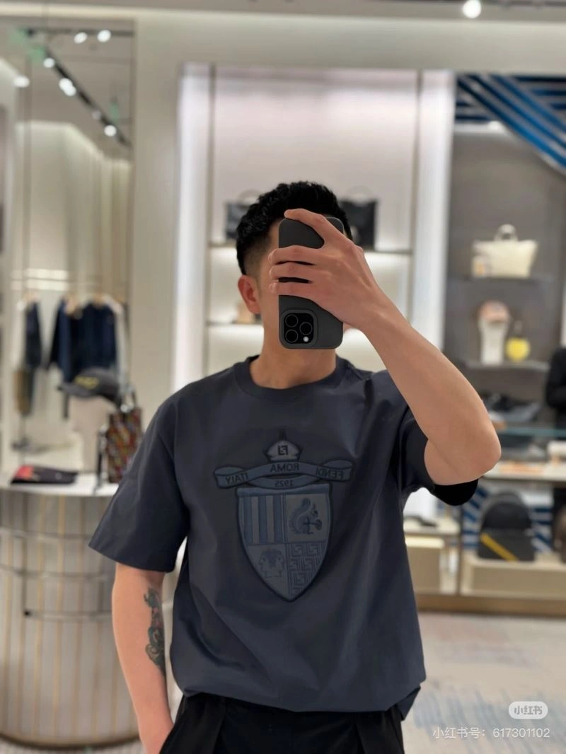 Fendi T-Shirts Resilient 123004