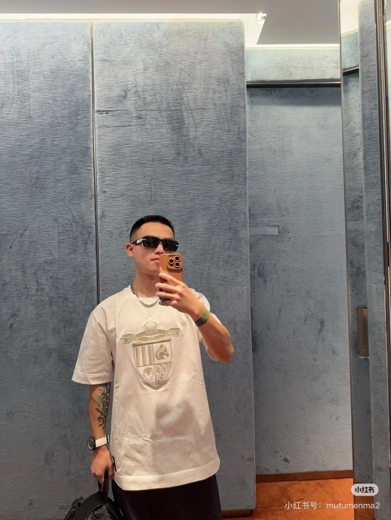 Fendi T-Shirts Resilient 123004