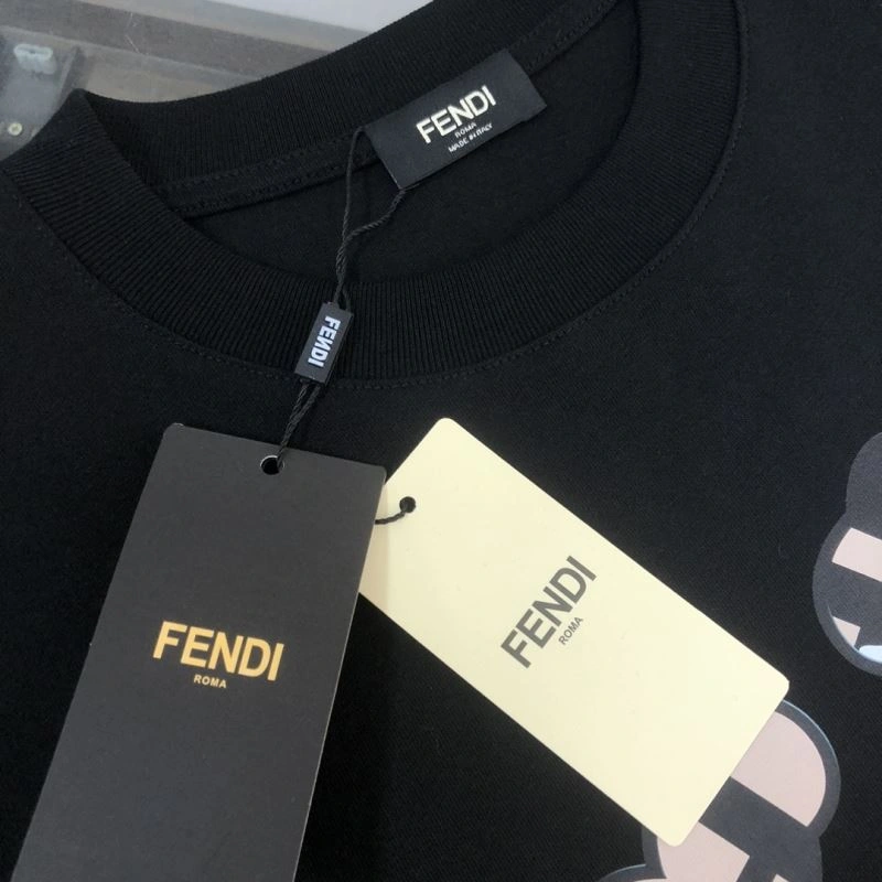 Fendi T-Shirts TimelessDesign 123164