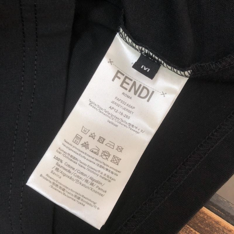 Fendi T-Shirts TimelessDesign 123164