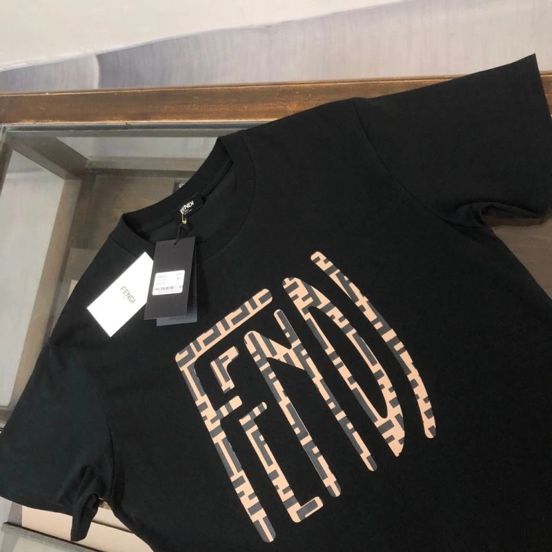 Effortless Fendi T-Shirts 123143