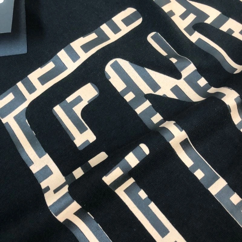 Effortless Fendi T-Shirts 123143