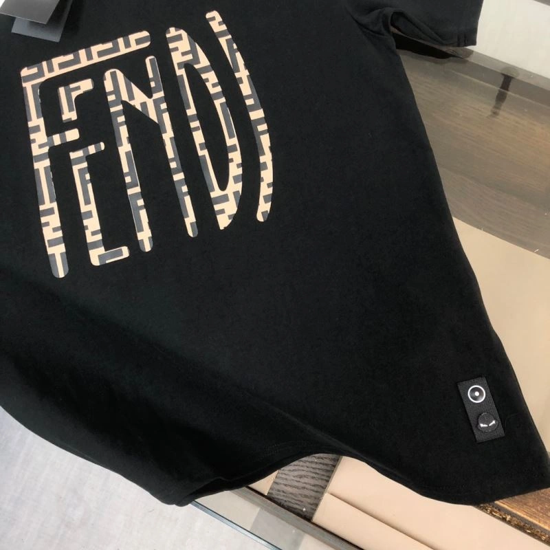 Effortless Fendi T-Shirts 123143