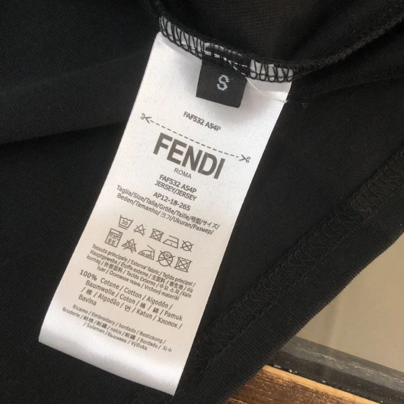 Effortless Fendi T-Shirts 123143