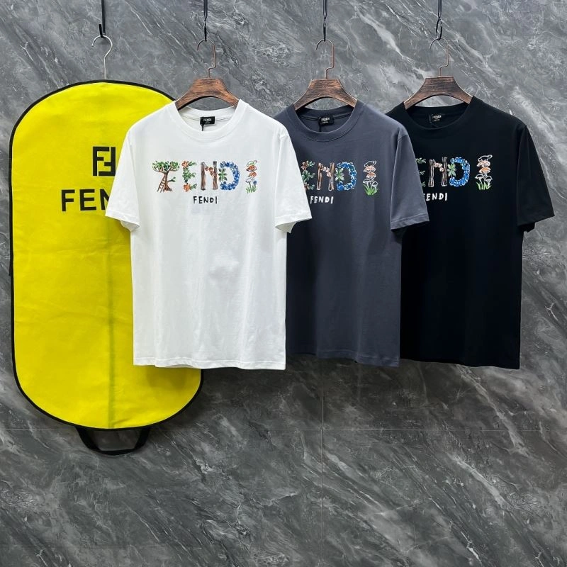 Compact Fendi T-Shirts 122832