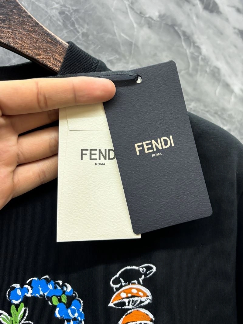 Compact Fendi T-Shirts 122832