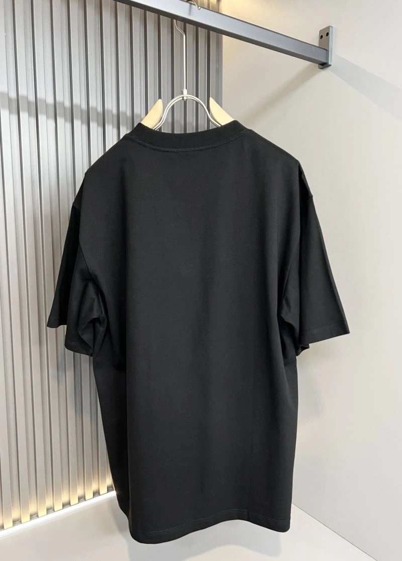 Versatile Fendi T-Shirts 122823