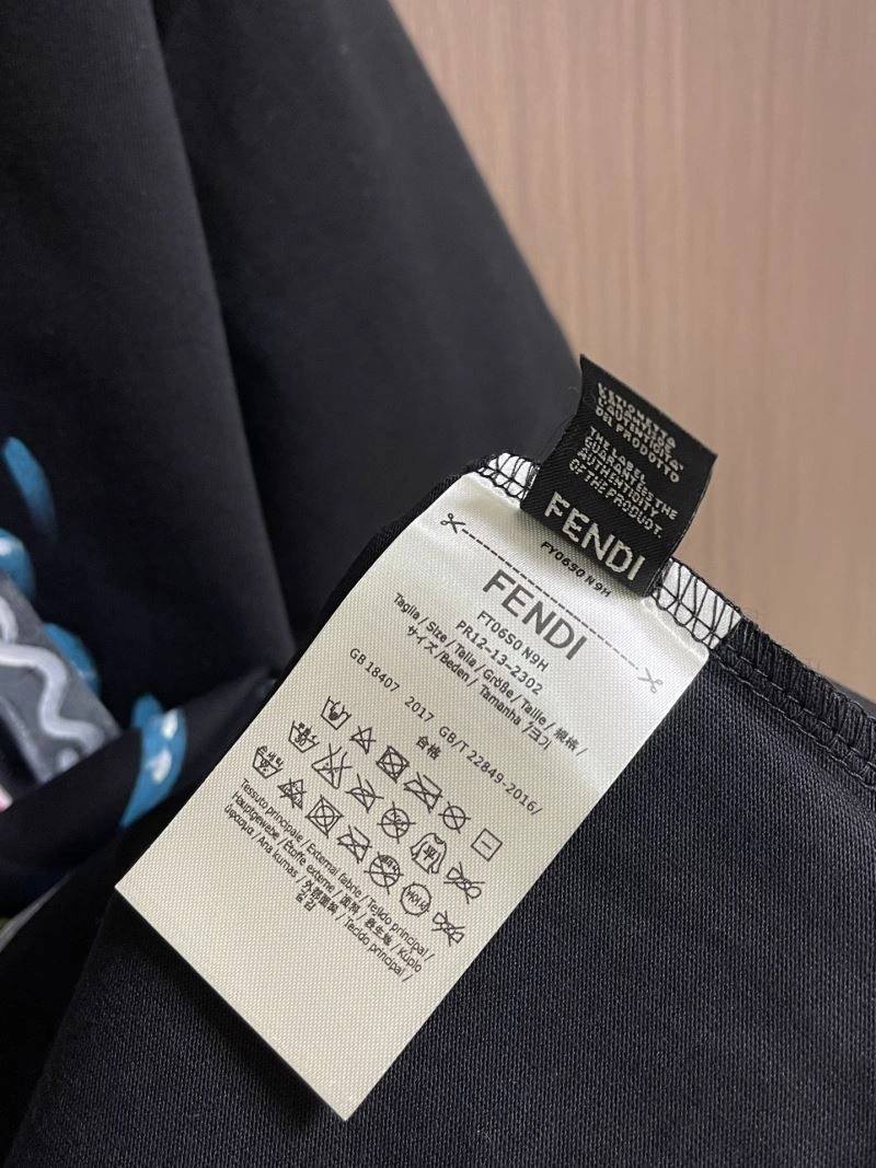 Fendi T-Shirts Chic 122557