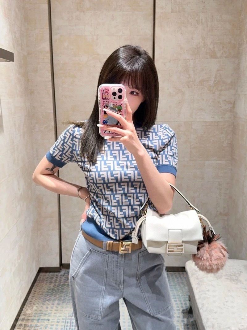 Fendi T-Shirts Trendsetting 120422