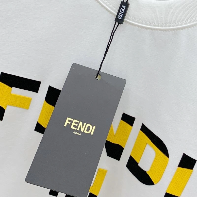 Fendi T-Shirts Chic 122337