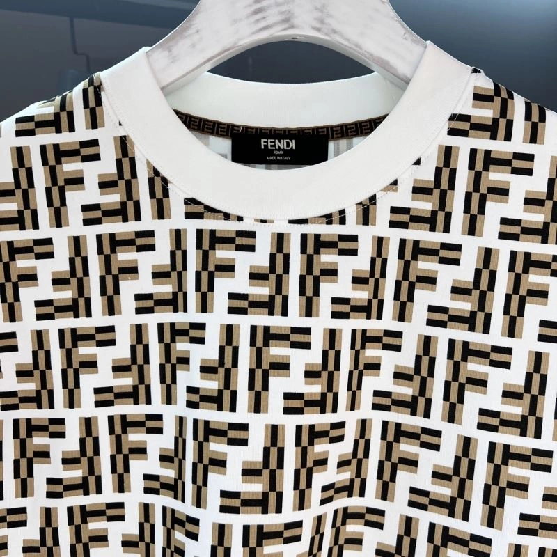 Fendi T-Shirts Sleek 122321