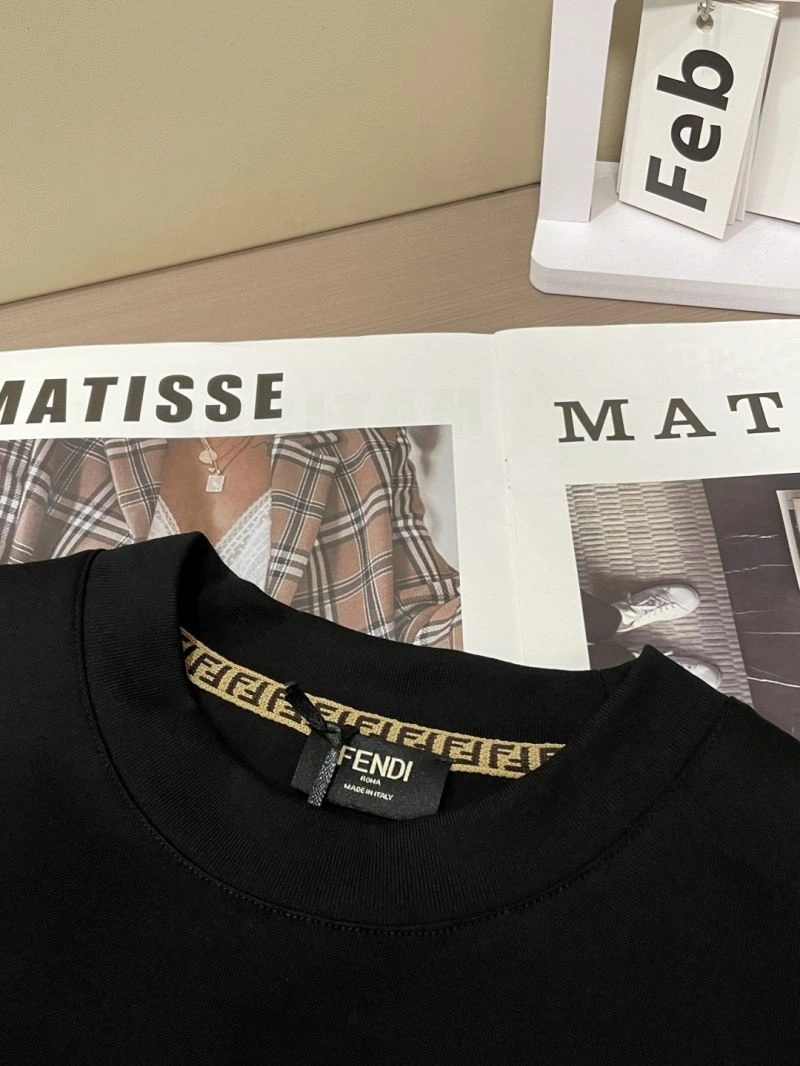 ComfortFit Fendi T-Shirts 122325