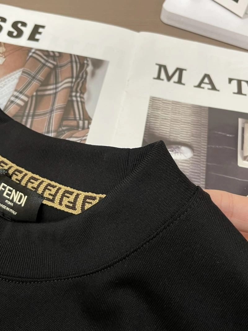 ComfortFit Fendi T-Shirts 122325