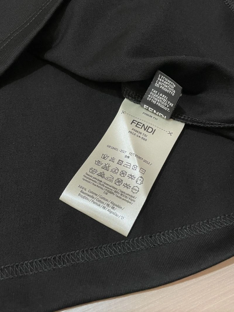 ComfortFit Fendi T-Shirts 122325