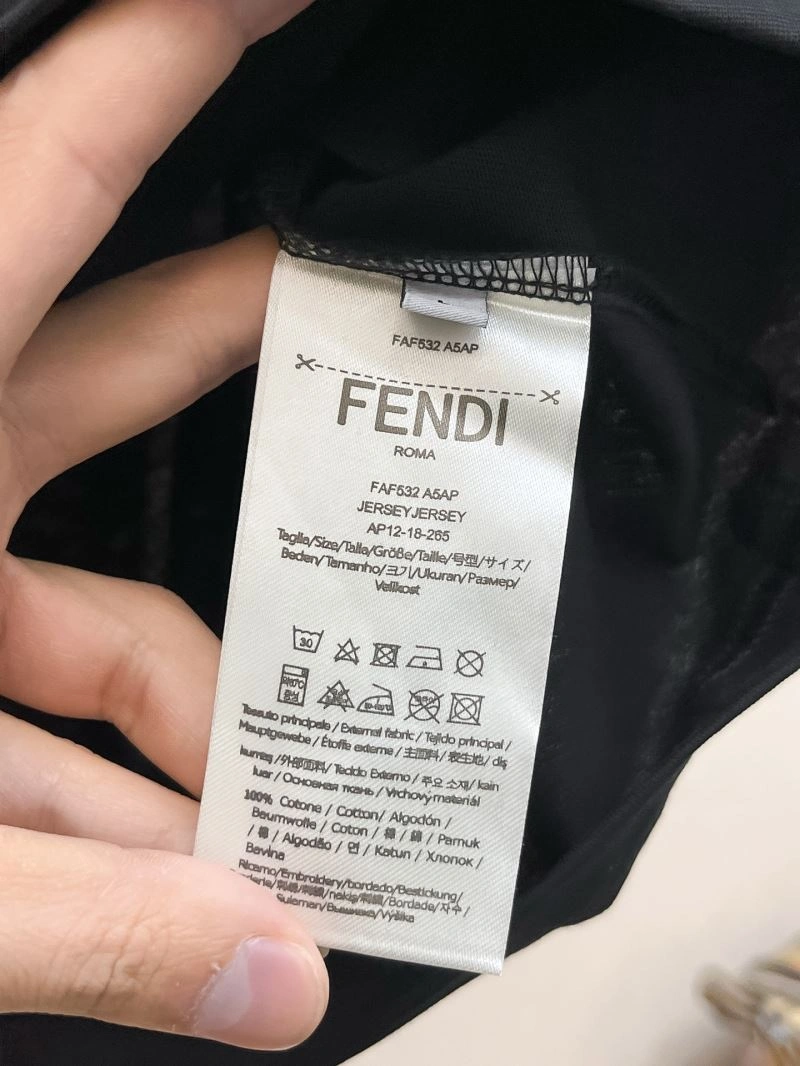 Fendi T-Shirts Resilient 122190