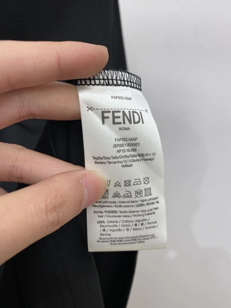 Fendi T-Shirts TimelessDesign 121990