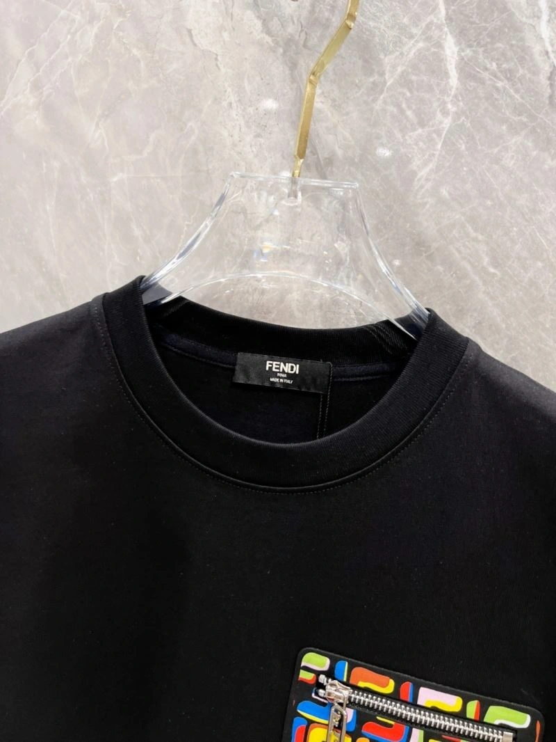 Fendi T-Shirts Resilient 121906