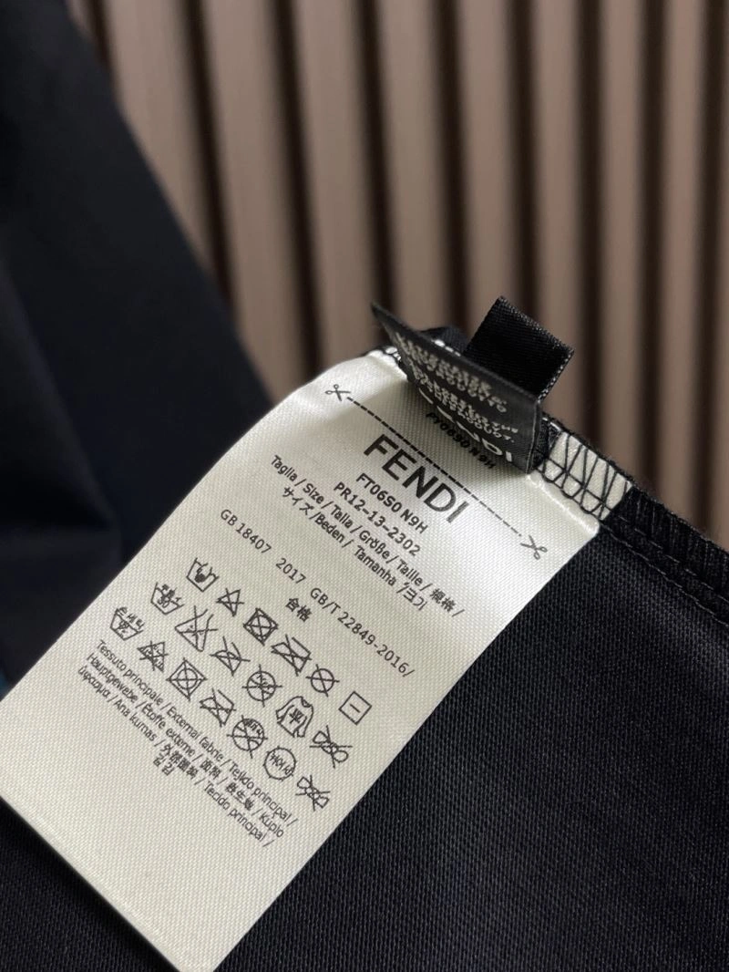 Stylish Fendi T-Shirts 121902