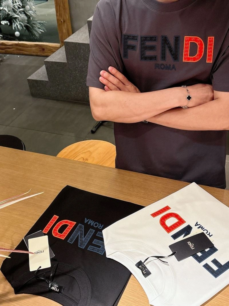 Fendi T-Shirts Versatile 121723