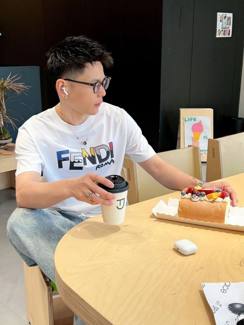 Fendi T-Shirts Breathable 121715