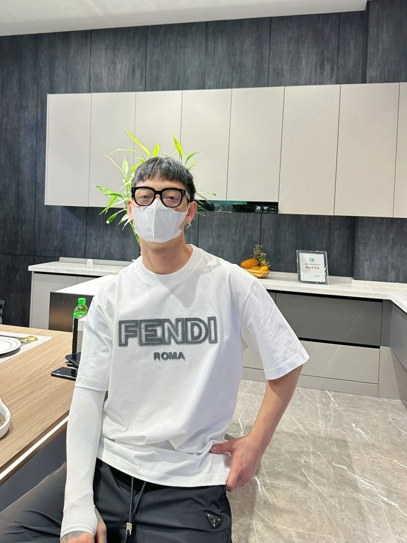 Fendi T-Shirts Vibrant 121688
