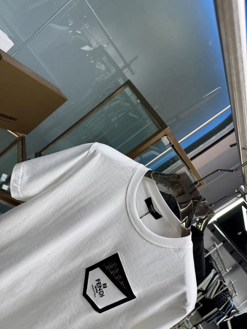 Compact Fendi T-Shirts 121646
