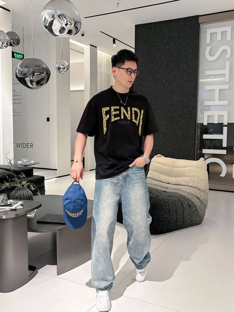 Fendi T-Shirts Trendsetting 121641