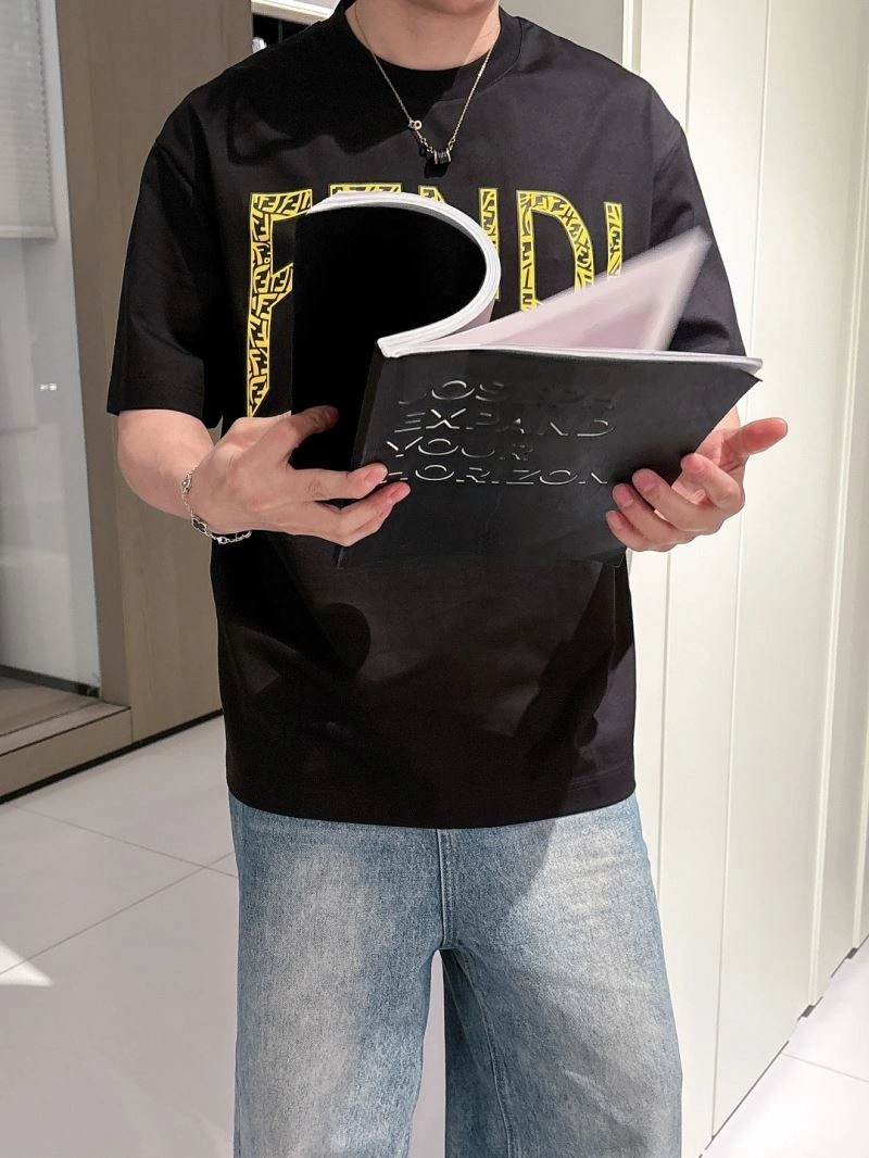 Fendi T-Shirts Trendsetting 121641