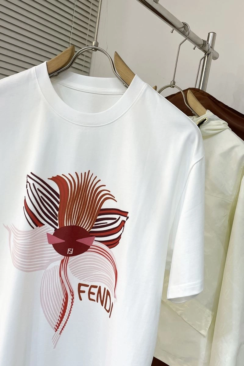 Lightweight Fendi T-Shirts 121621