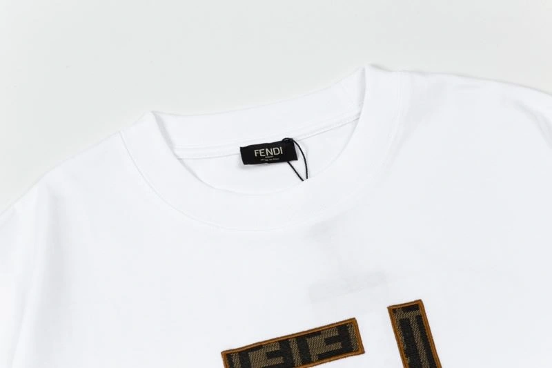 Fendi T-Shirts Sleek 121490