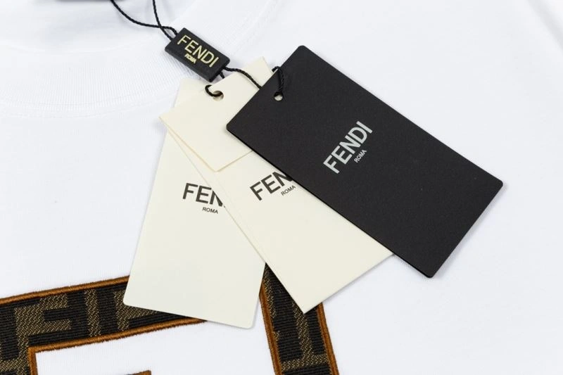 Fendi T-Shirts Sleek 121490