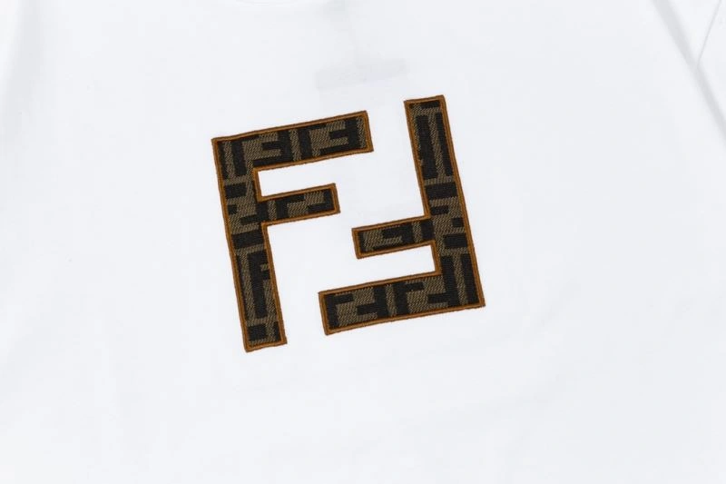 Fendi T-Shirts Sleek 121490