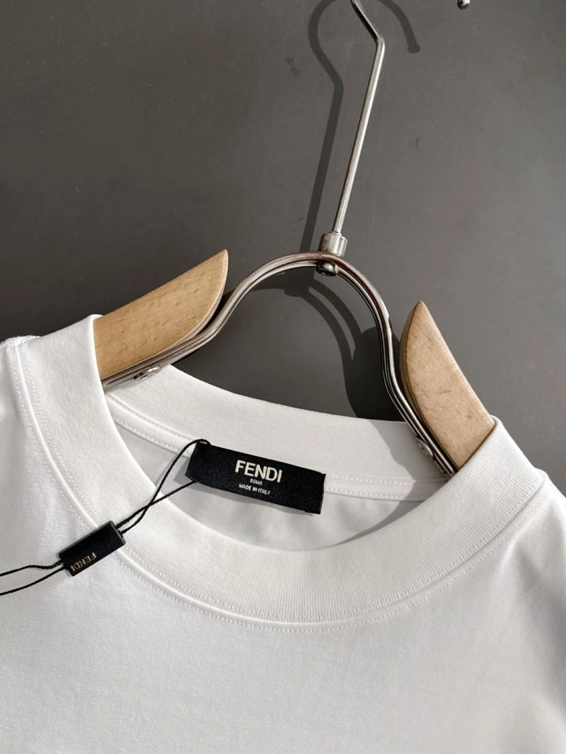 Versatile Fendi T-Shirts 121458