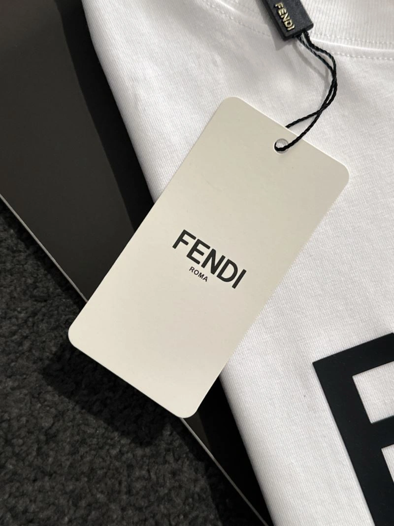Versatile Fendi T-Shirts 121458