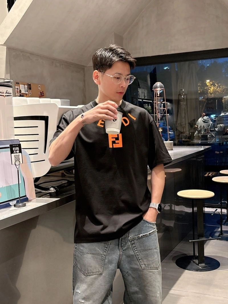 Fendi T-Shirts Unisex 121468