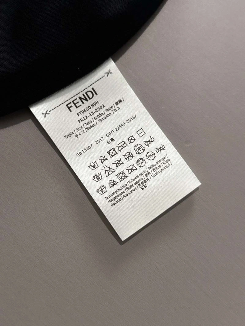 Fendi T-Shirts Trendsetting 121440