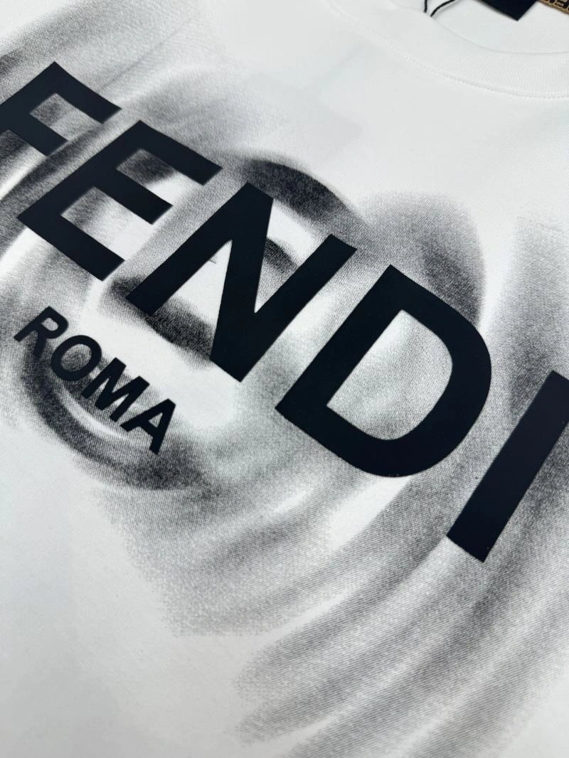 Flexible Fendi T-Shirts 121417
