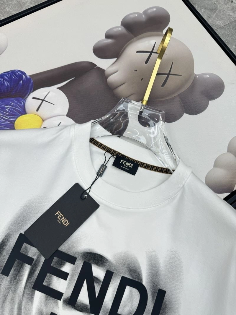 Flexible Fendi T-Shirts 121417
