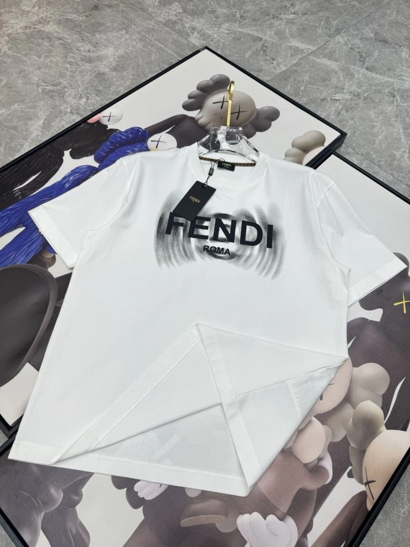 Flexible Fendi T-Shirts 121417