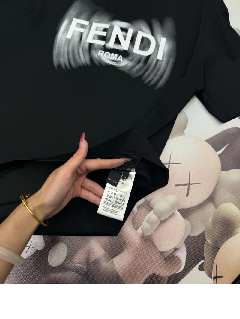 Fendi T-Shirts Effortless 121402